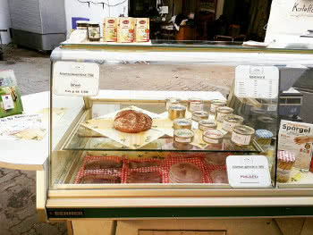 Schinken und Brot beim Spargelhof Schmitt in Hockenheim